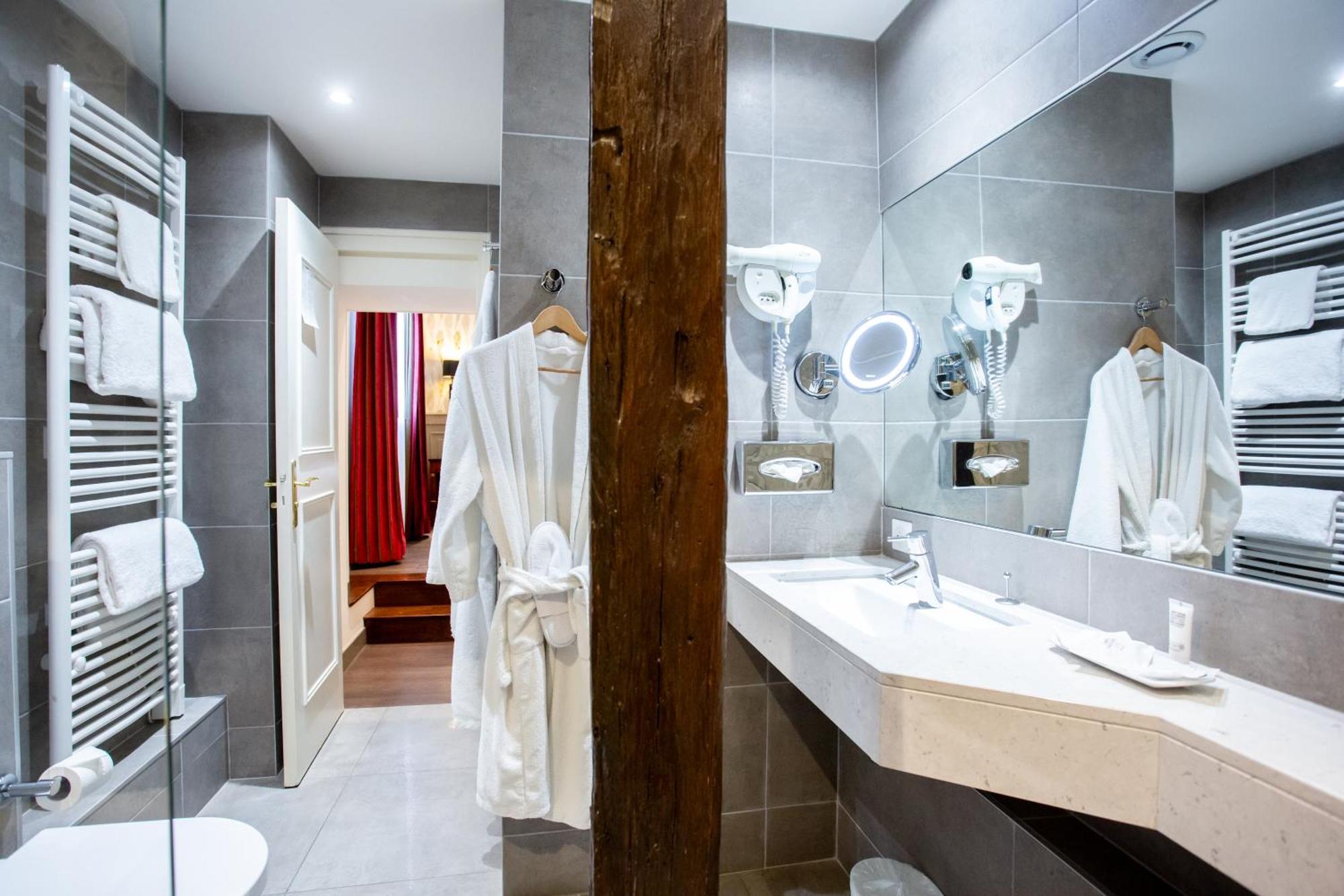בורז'ה Best Western Plus Hotel D'Angleterre מראה חיצוני תמונה